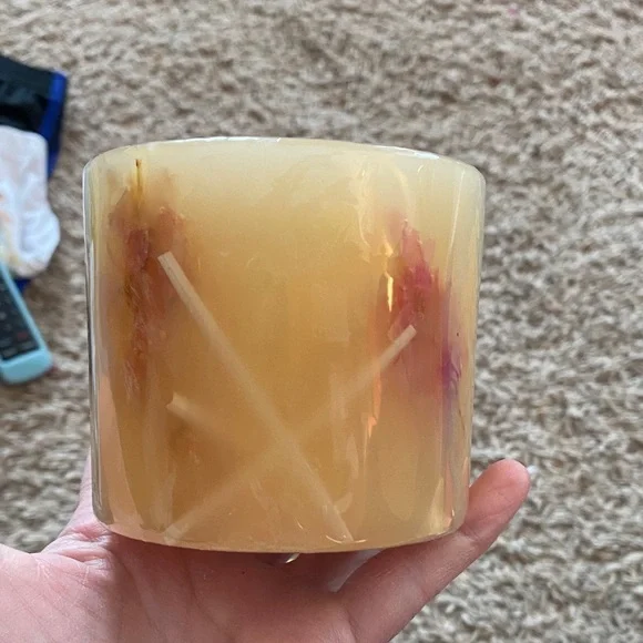 Scented Botanical Candle - Freesia Mist - Picture 2 of 4